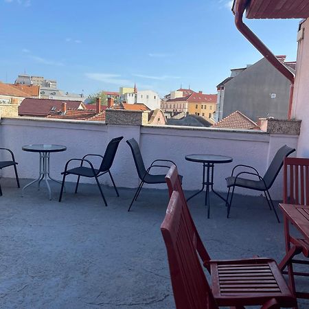 Boutique Apartments Oradea Buitenkant foto