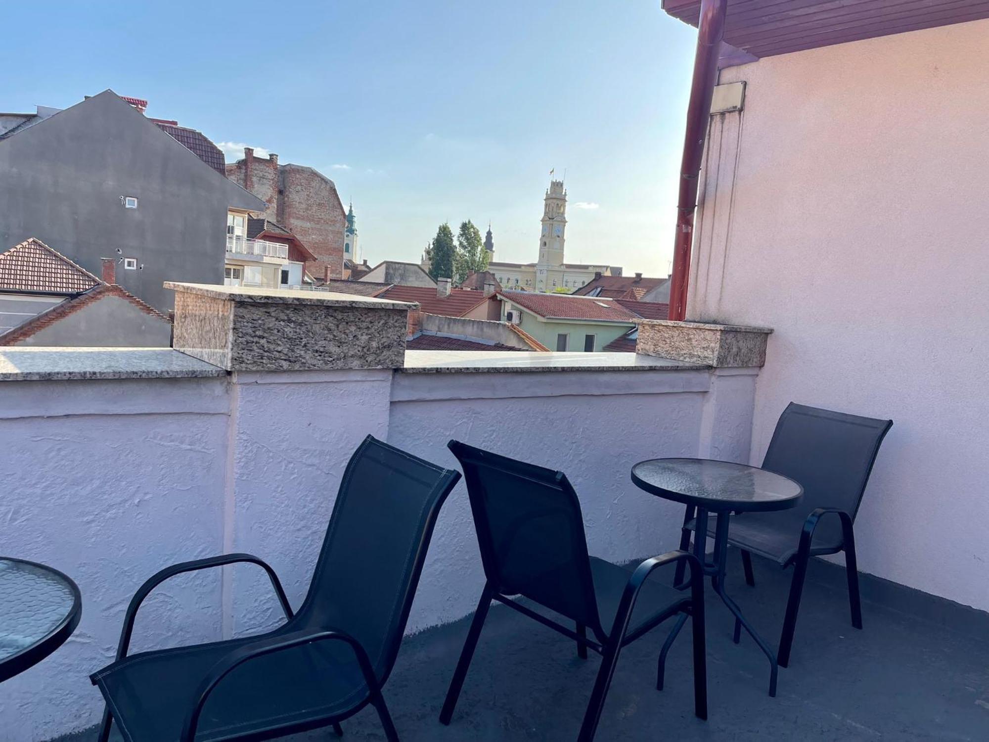 Boutique Apartments Oradea Buitenkant foto