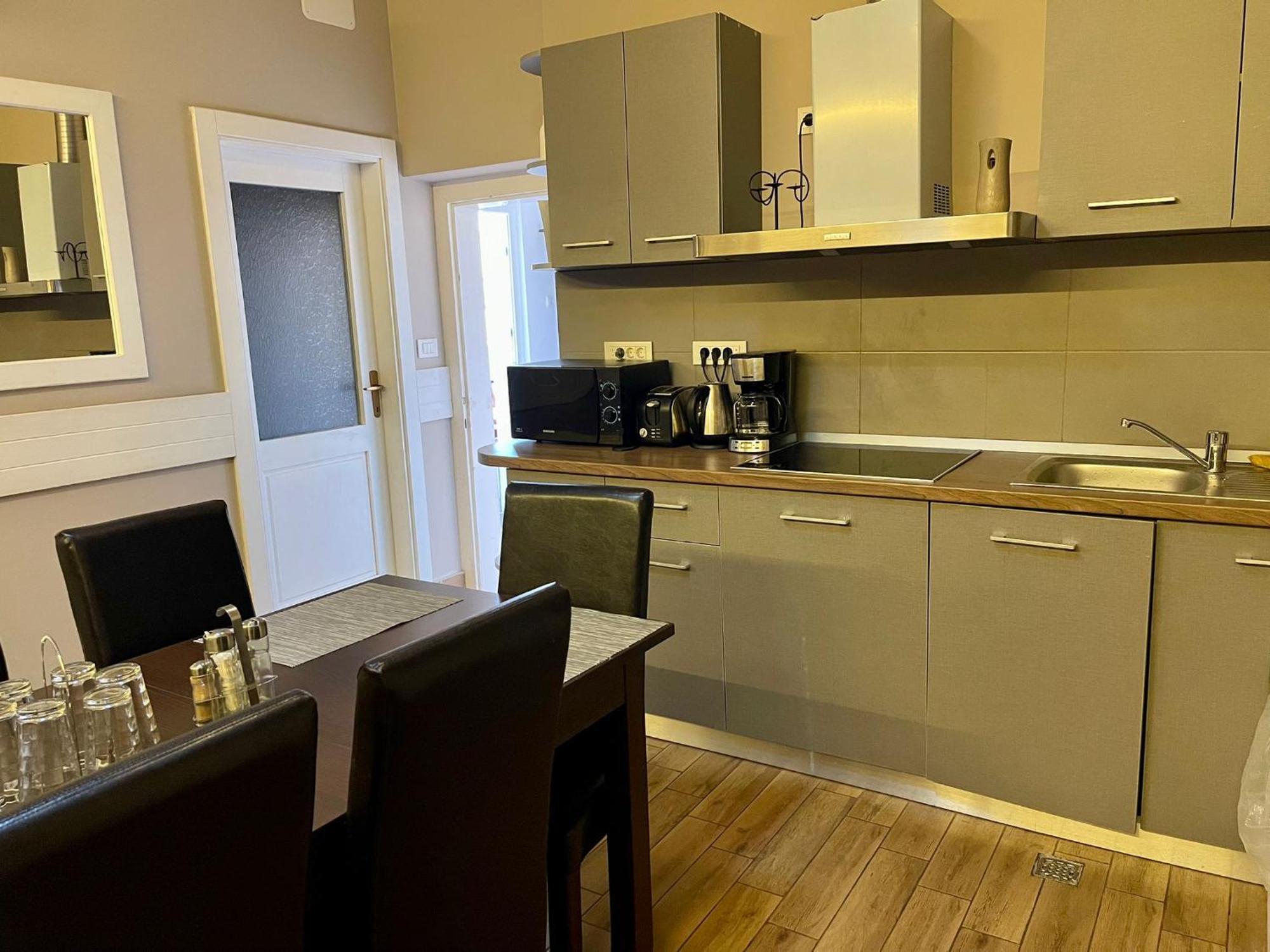 Boutique Apartments Oradea Buitenkant foto