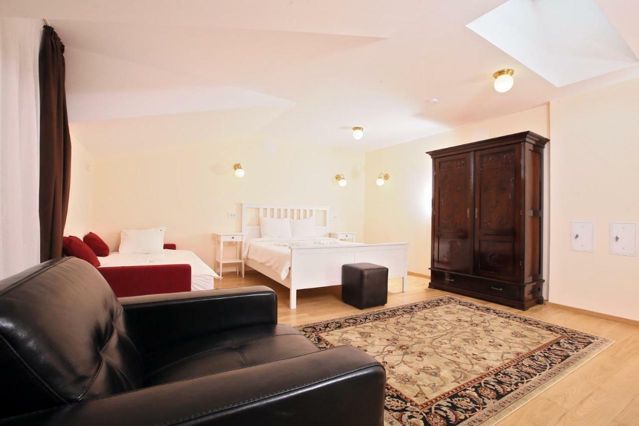 Boutique Apartments Oradea Buitenkant foto