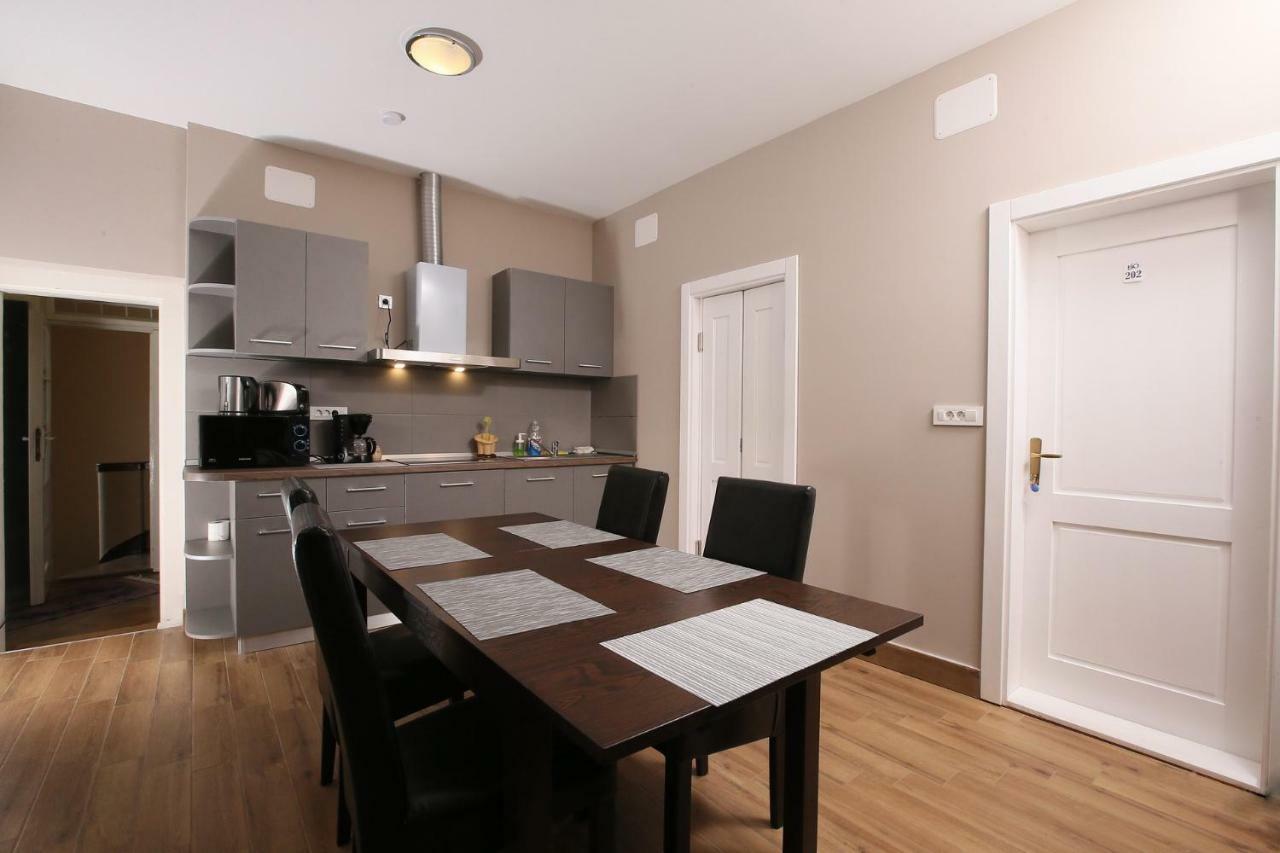 Boutique Apartments Oradea Buitenkant foto