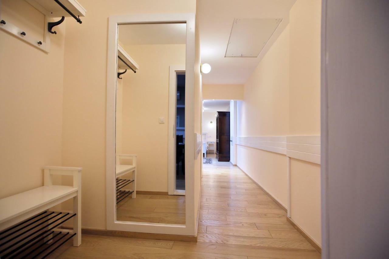 Boutique Apartments Oradea Buitenkant foto