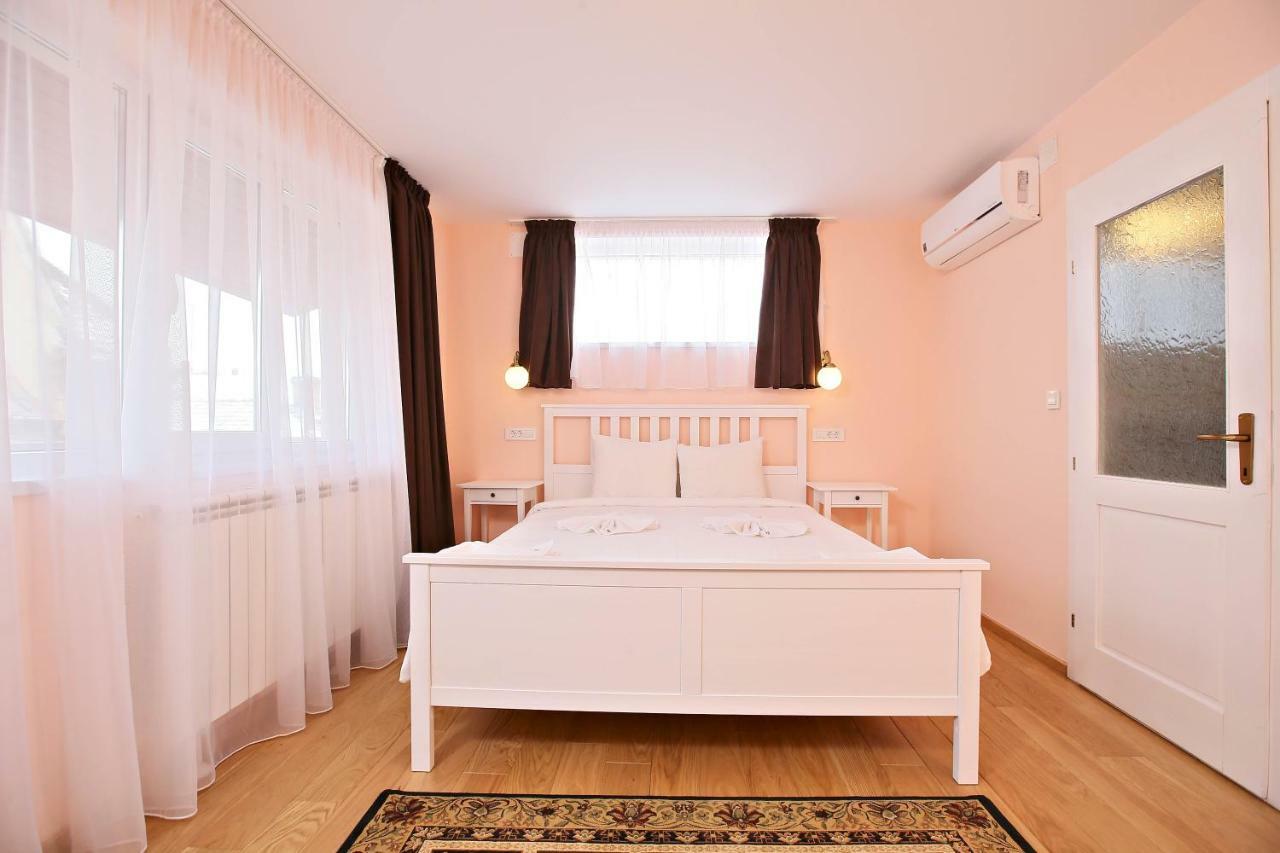 Boutique Apartments Oradea Buitenkant foto